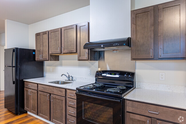 2BR, 1BA - 833SF