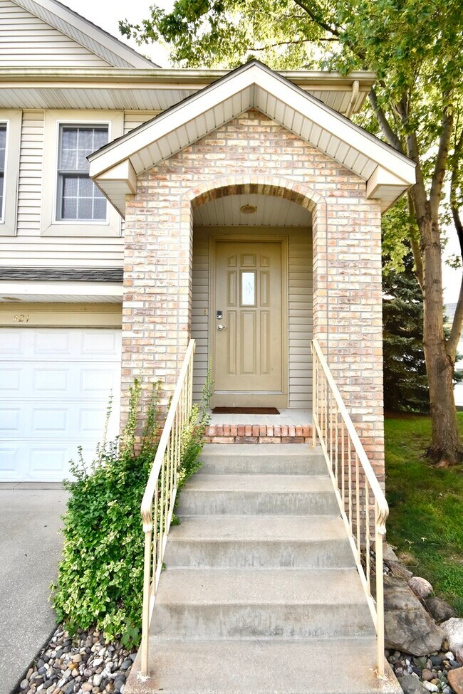 421 Park Creek Ct Condo Condo for Rent in Normal, IL