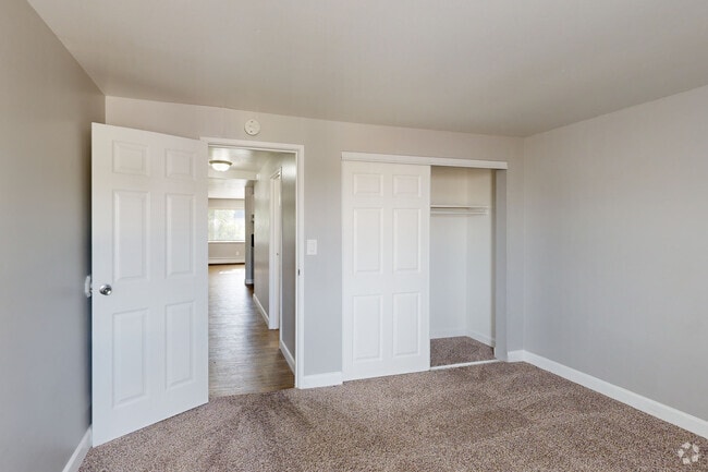 1HAB, 1BA - 580 ft² - Riviera Apartments