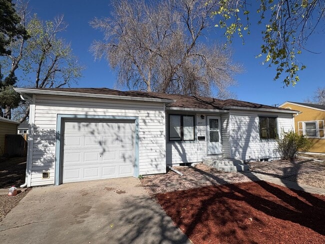 Photo - Spacious & Clean 4Bd. 1Ba Home on Quiet Street