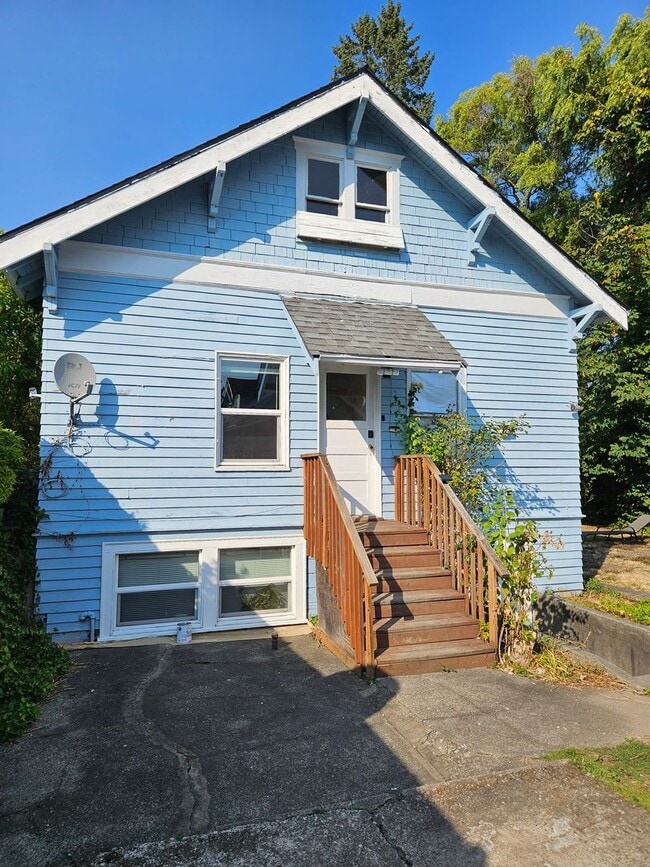 Building Photo - Private Complete Oasis steps from the Brem... Rental