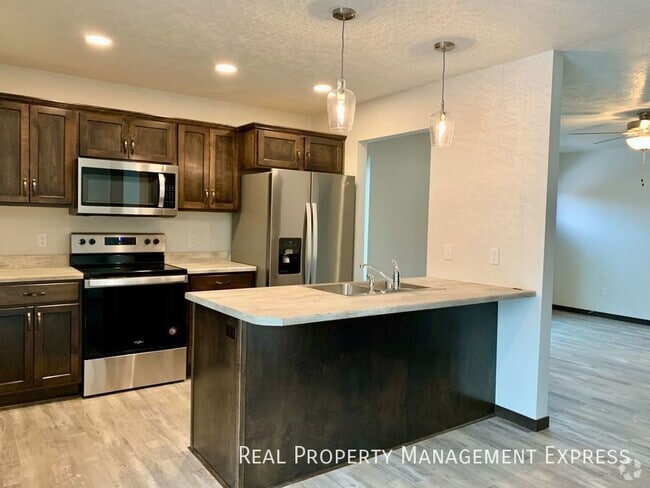 Building Photo - 3 Bed 2 Bath in West Sioux Falls Rental