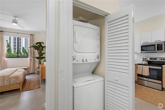 Building Photo - 16395 Biscayne Blvd Unit TH 1 Rental