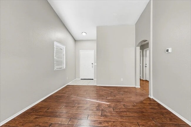 Photo - 303 Banberry Dr SE