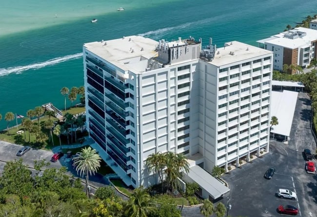 Building Photo - 4822 Ocean Blvd Unit 2D