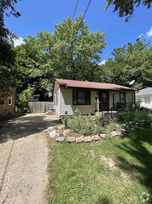 Building Photo - 1012 Oakley Ave Rental