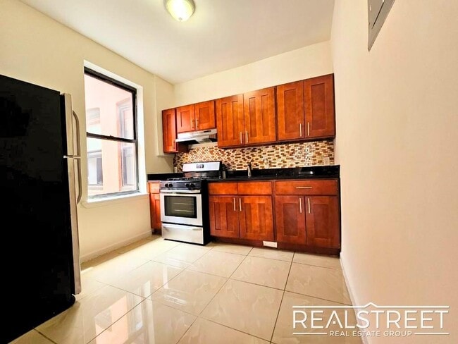 Building Photo - Lovely 2 BR in Bed Stuy near Trains Rental
