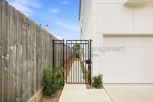 Photo - 3542 Amos St Unit F