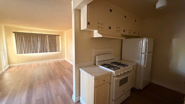 Photo - 1433 W 84th Pl