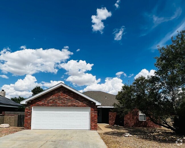 Building Photo - Oakwood Manor Rental