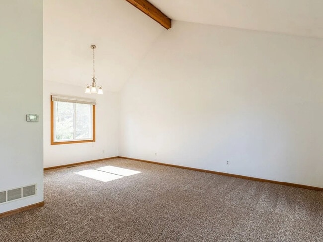 Photo - 664 Regent Dr