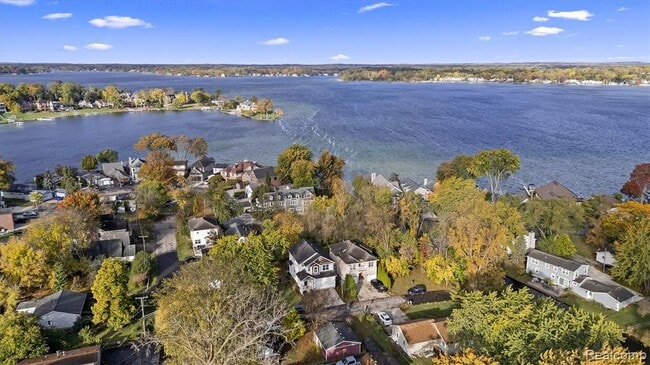 Photo - 2136 Brock St