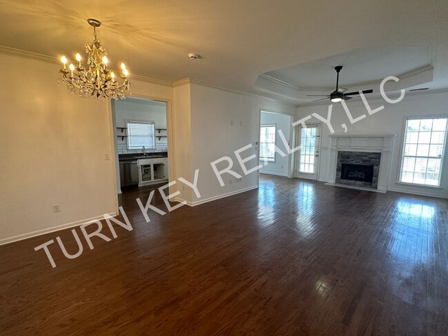 Photo - 264 Springdale Dr