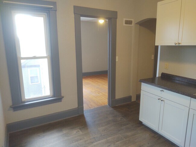 Photo - 611 N Perry St Unit Apt 4