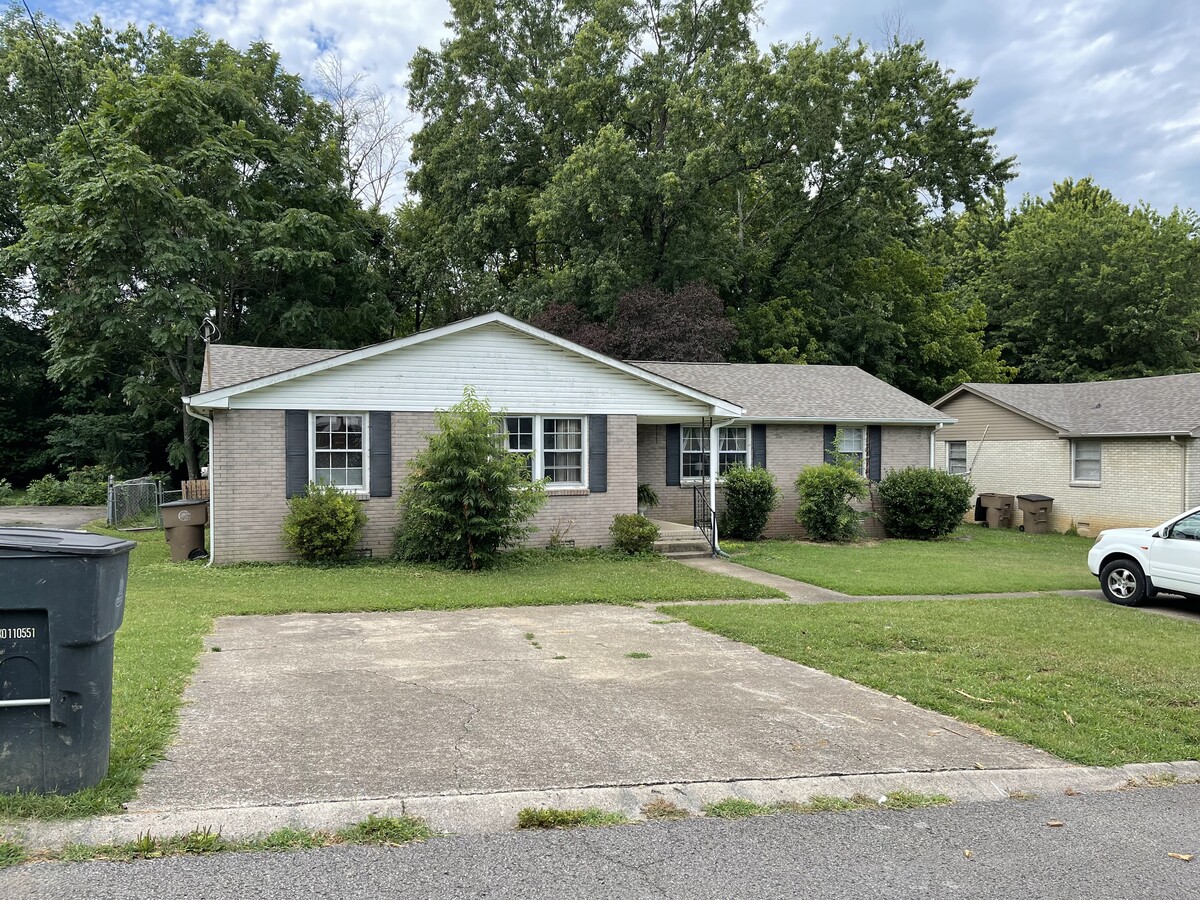 637B Right side of duplex - 637 Huntington Ridge Dr House