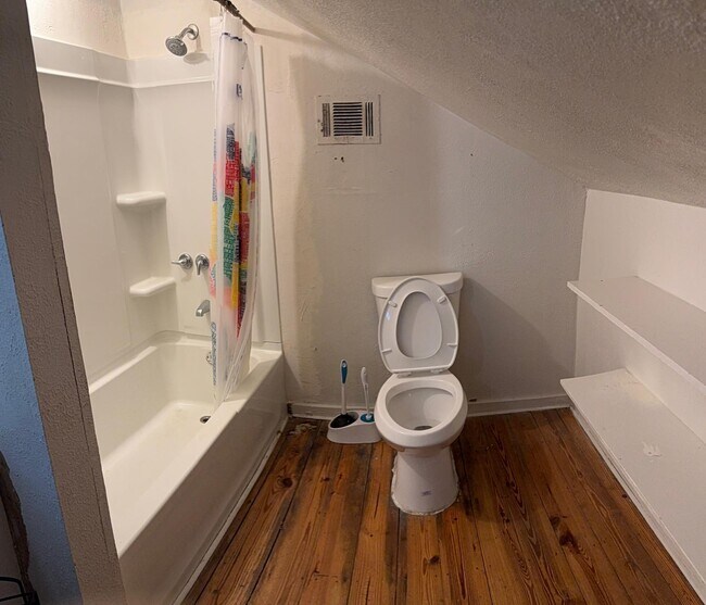 Photo - 2328 Union St