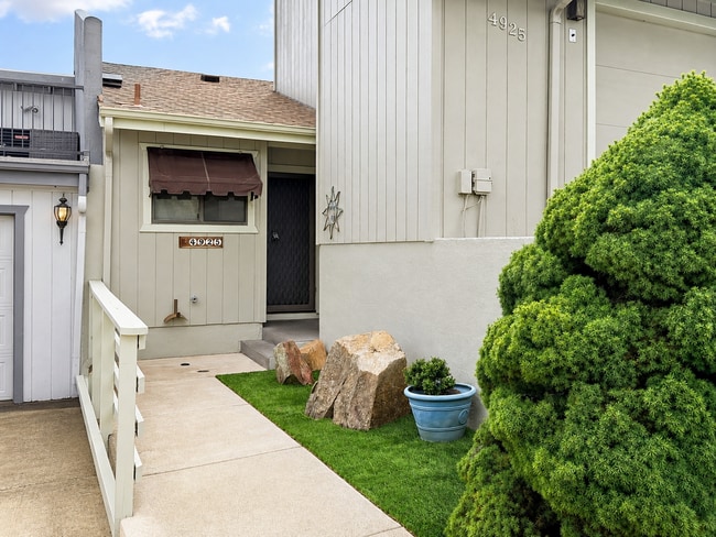 4925 Summit Cir