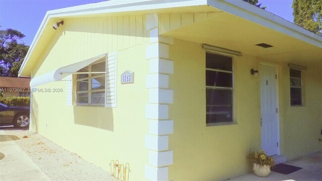 Building Photo - 6125 SW 48th Ct Unit 1-4