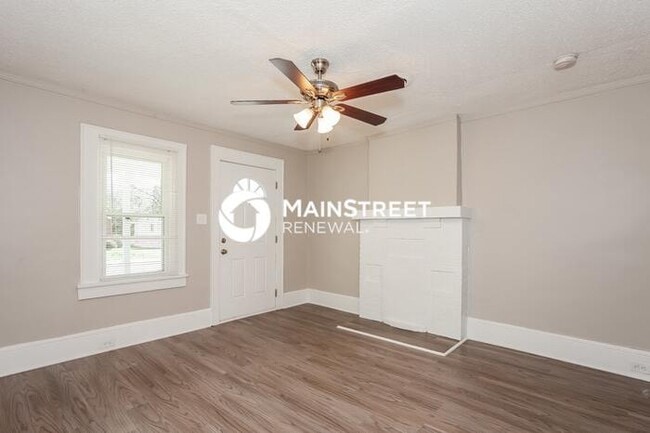 Photo - 3 Bedroom Pet-Friendly Home in Charlotte, NC with Main Street Renewal