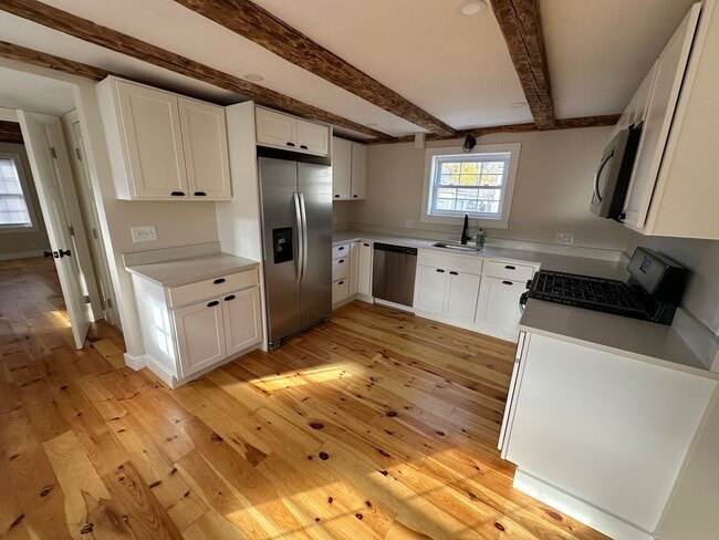 Photo - Cute 4 Bedroom Urban South Portland Farmhouse