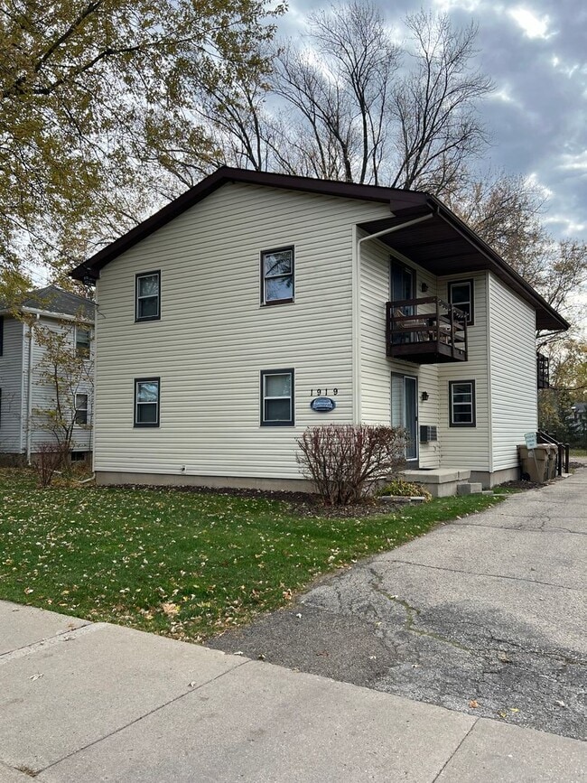 Building Photo - 1919 Sheridan St Unit 1919-4