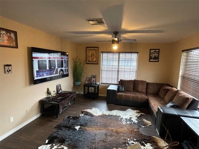 Photo - 940 E Guadalupe St