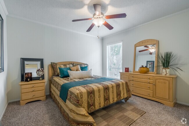 2BR, 2BA - 1,040SF - Bedroom