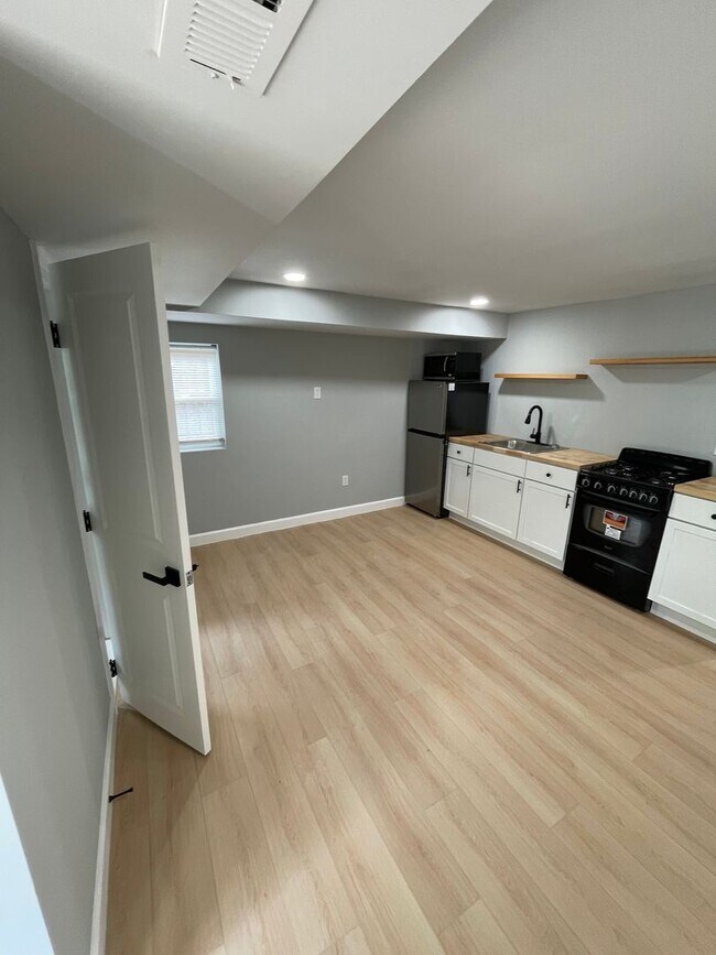 Photo - Private Bedroom in Congress Heights!