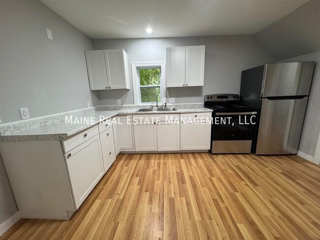 Building Photo - 219 Center St Rental
