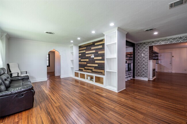 Photo - 1219 Park Ln