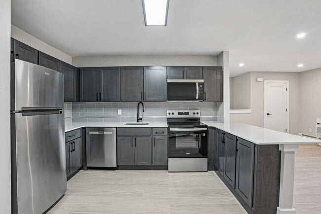 Building Photo - Groveland Manor