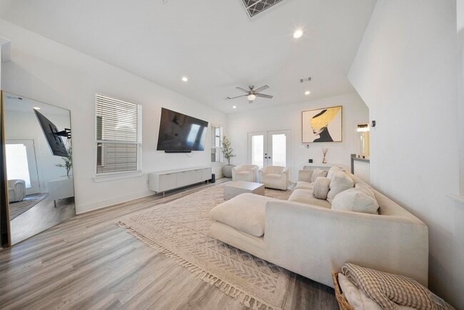 Building Photo - 1102 Paul Quinn St