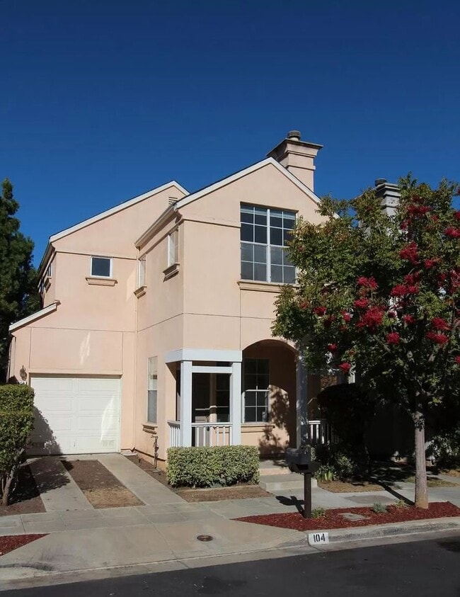 Building Photo - Beautiful Town Home Coming Soon! Great Loc...