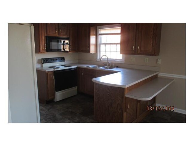 Photo - 5 Bedroom 2 1/2 Bath Home For Rent!