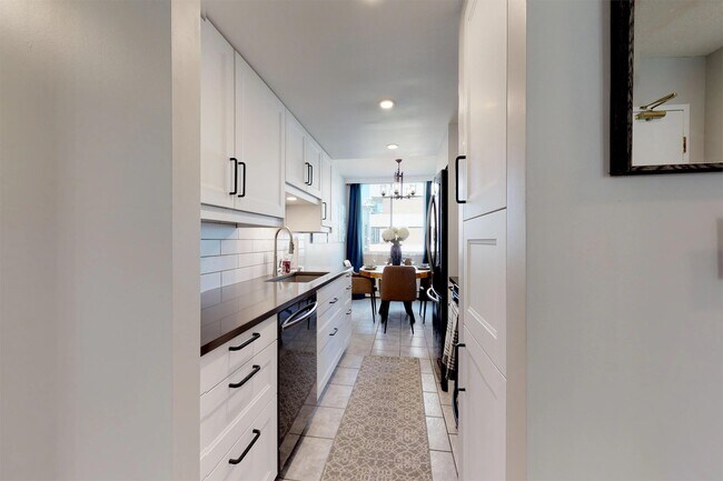 Photo - 9903-1104 104 Street NW