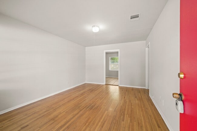 Photo - 3301 Earl St