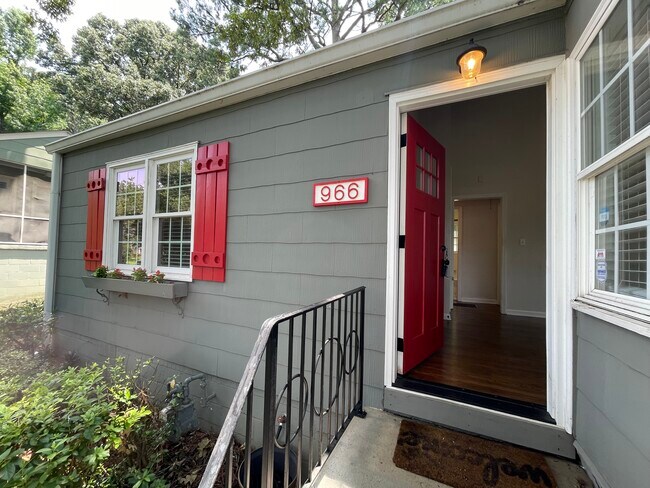 Photo - 966 Walker Ave SE