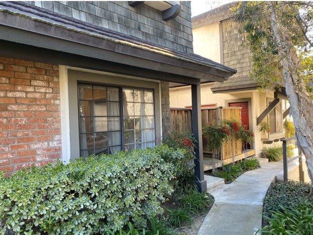 Front of Townhome - 312 Paige Ln Casa Adosada