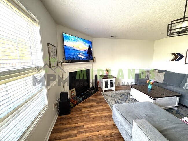 Photo - 233 Seabiscuit Ln