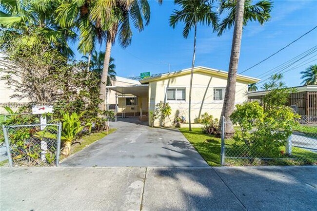 Building Photo - 1021 NW 23rd Ave Unit 1021 NW 23rd Ave  1023 Rental