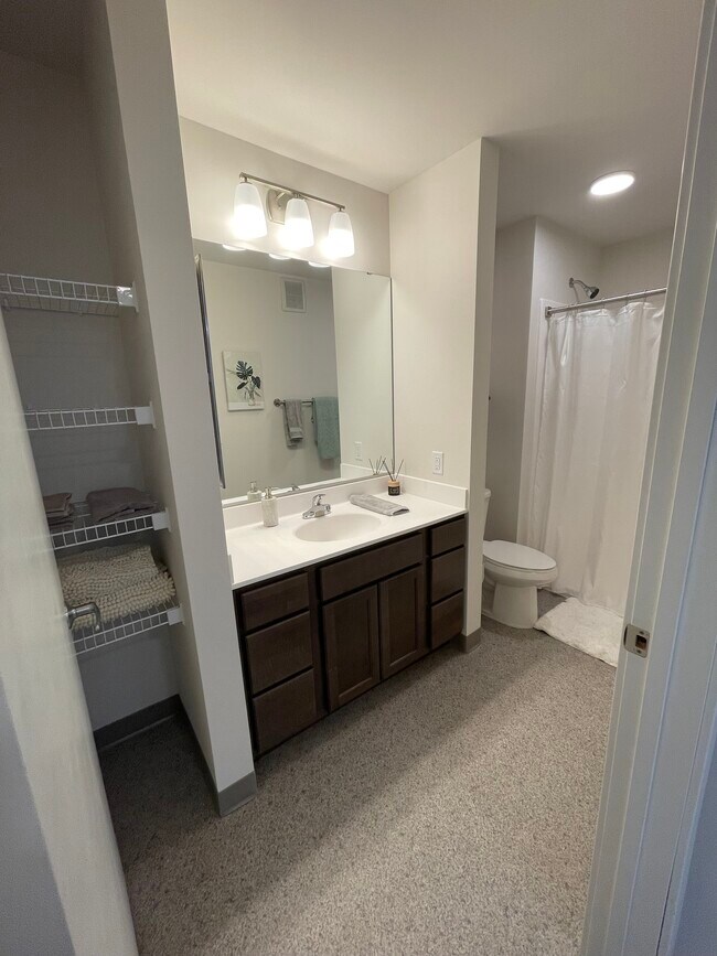 One Bedroom Bathroom
