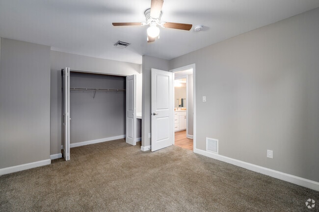 1 HAB, 1 BA - 700 ft²