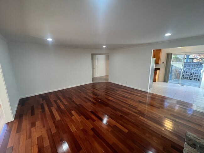 Photo - 1265-1267 W. Washington Avenue Unit 1267