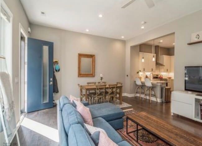 252 E Center St