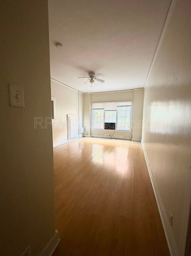 Building Photo - 1825 Ivar Ave Unit 102