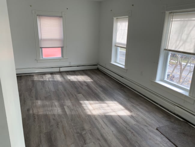 Photo - 29 Pioneer Rd Unit A