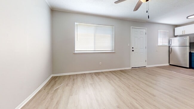 Photo - 126 W Cornell Ave