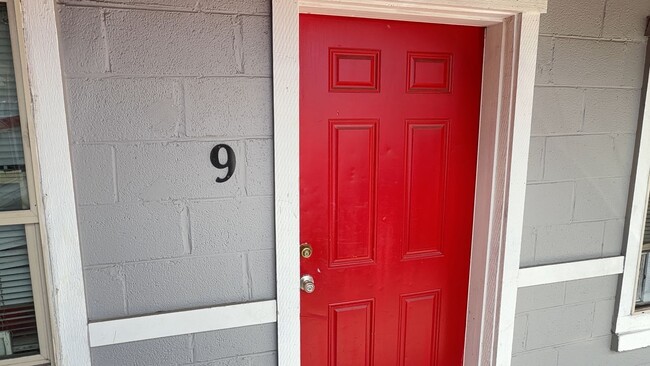 Building Photo - 1 Bedroom / 1 Bathroom Apartment in Madras Oregon Unit MVL 813 - #9
