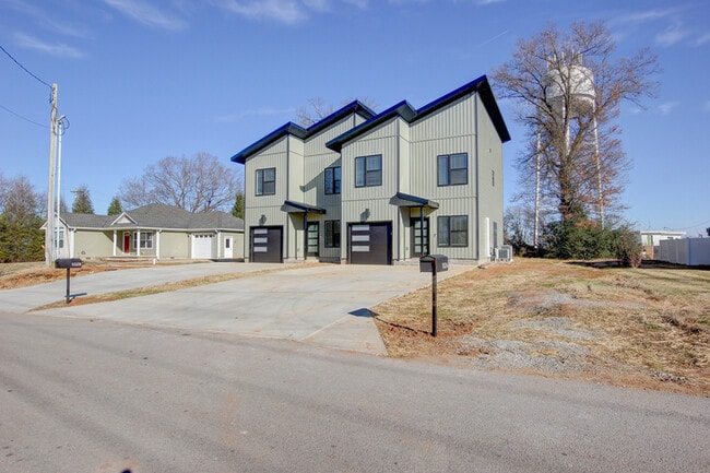 Photo - 102 Rosenwald St