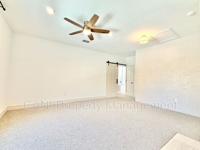 Photo - 728 Ellwood Ave Unit B